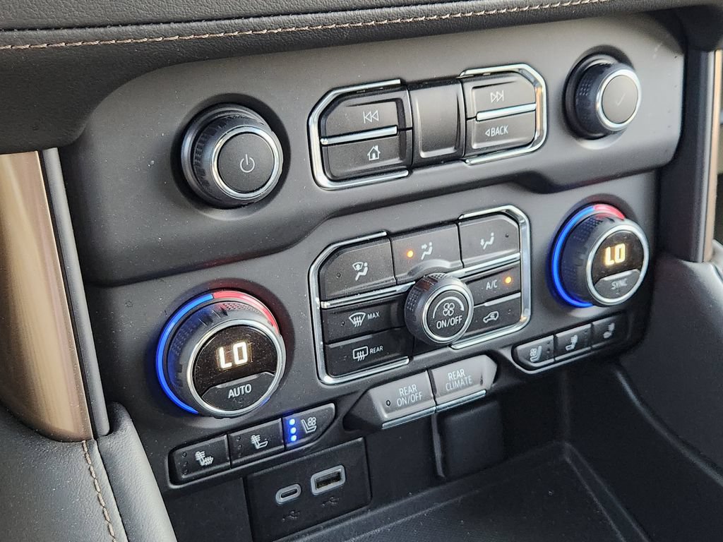 Used 2024 Chevrolet Tahoe High Country AWD/4WD image 17