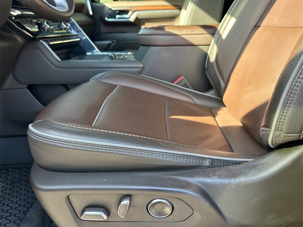 Used 2024 GMC Sierra 3500 Denali w/ Denali Reserve Package image 10