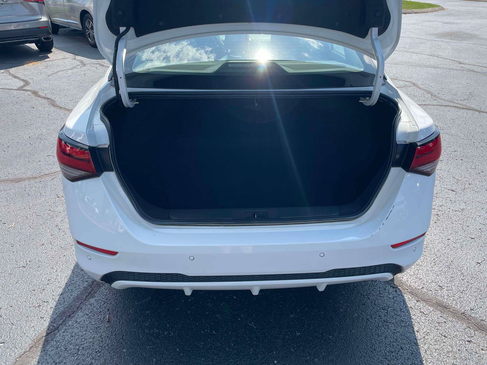 Used 2024 Nissan Sentra SV FWD image 6