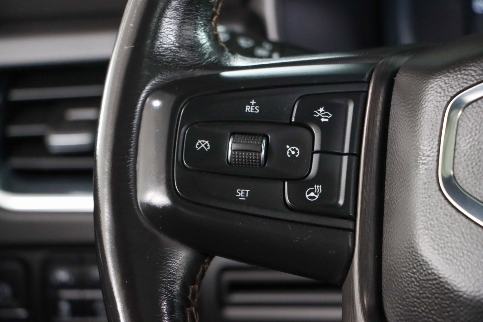 Used 2022 GMC Yukon AT4 AWD/4WD image 14