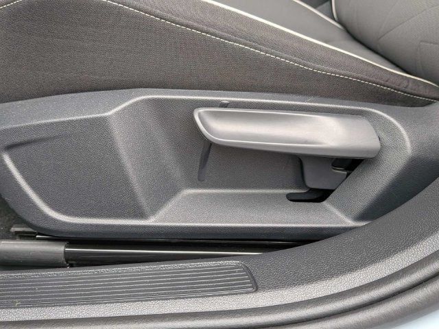 Certified 2025 Volkswagen Jetta Sport FWD image 19