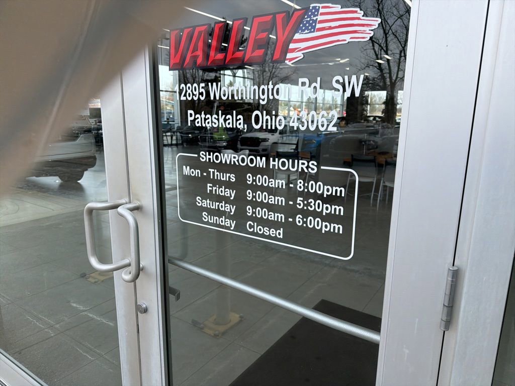 Used 2023 Jeep Grand Cherokee Limited w/ Luxury Tech Group II image 48