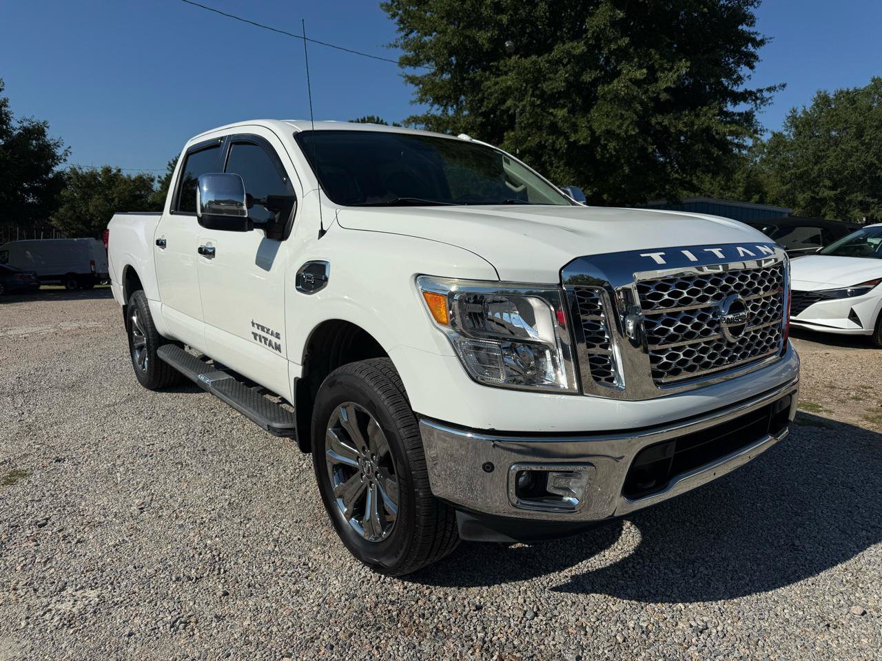 Used 2017 Nissan Titan SV AWD/4WD image 3