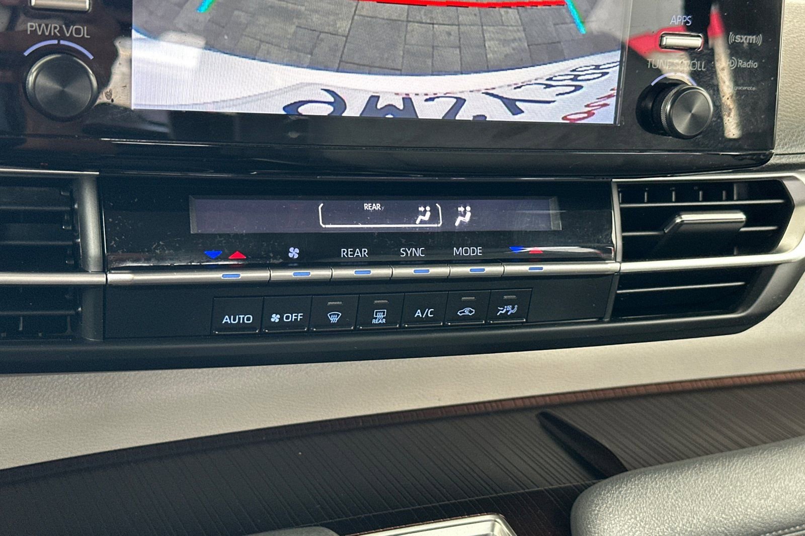 Certified 2023 Toyota Sienna LE FWD image 22