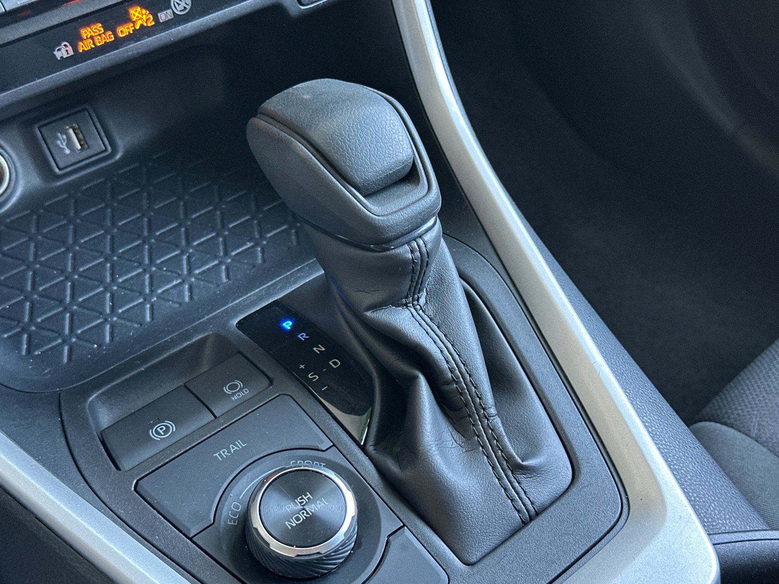 Used 2025 Toyota RAV4 XLE AWD/4WD image 21