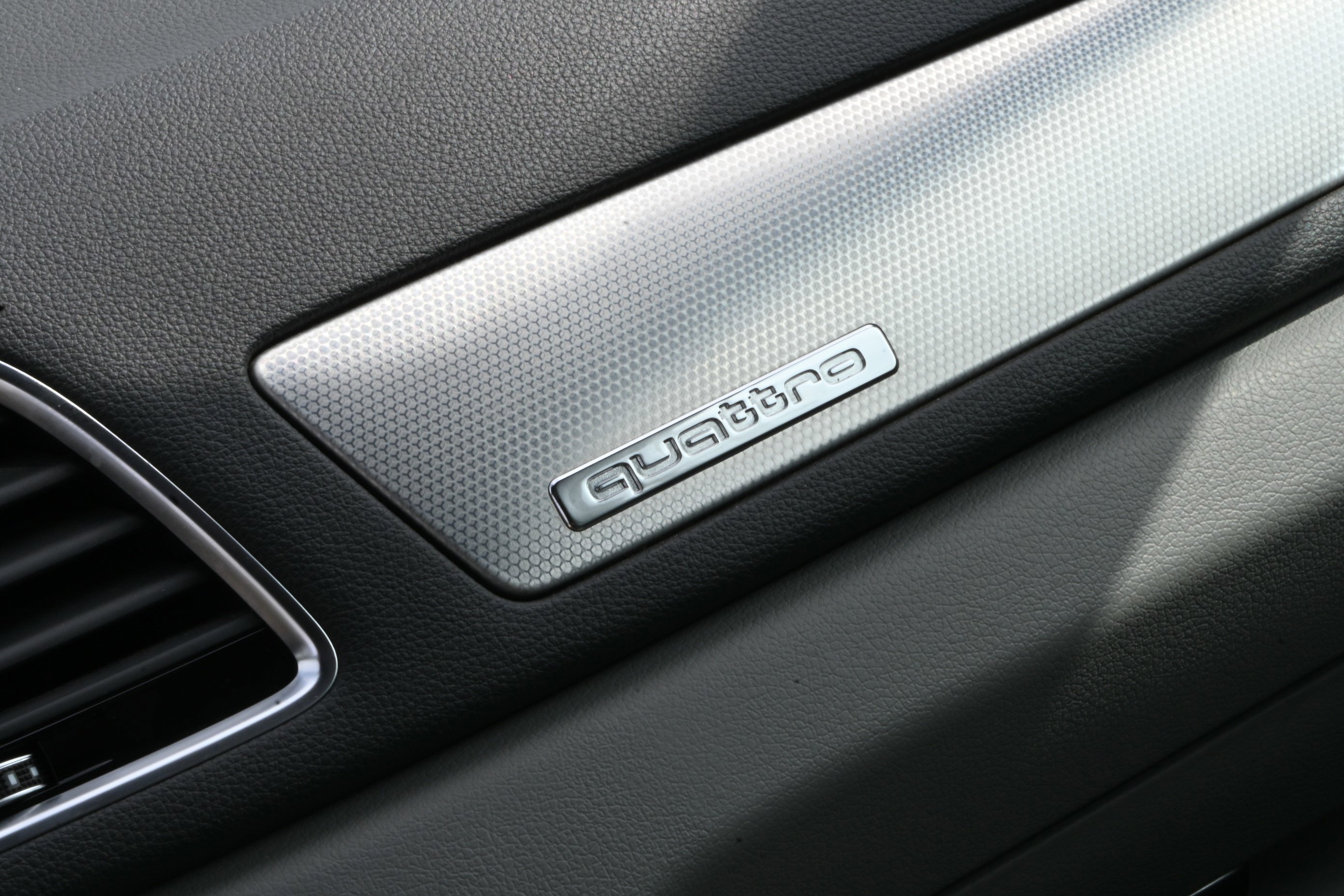 Used 2018 Audi Q3 2.0T Premium w/ Convenience Package image 30