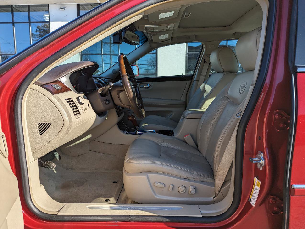 Used 2011 Cadillac DTS Premium w/ Driver Awareness Package FWD image 12