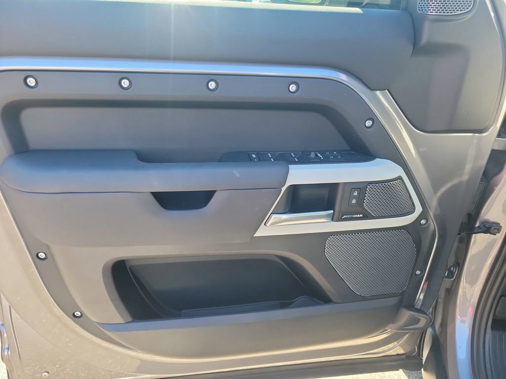 Used 2024 Land Rover Defender 110 X-Dynamic SE image 16