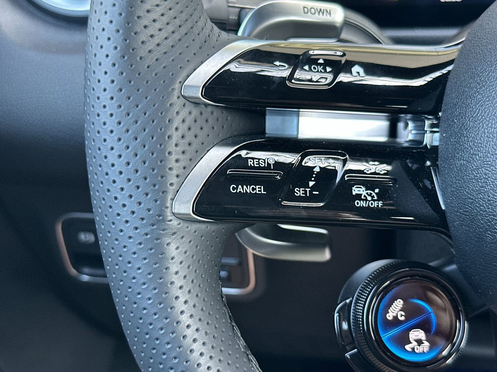 Used 2024 Mercedes-Benz GLB 35 AMG 4MATIC image 27