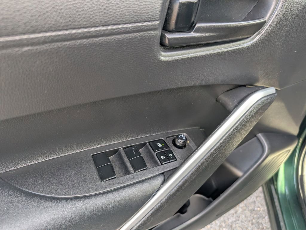 Used 2022 Toyota Corolla Cross LE image 9