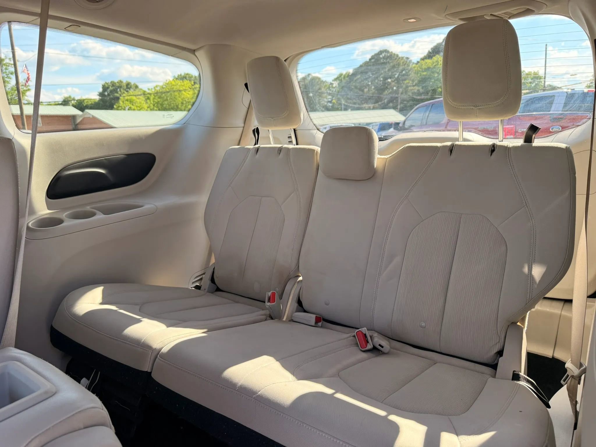 Used 2017 Chrysler Pacifica Touring FWD image 11