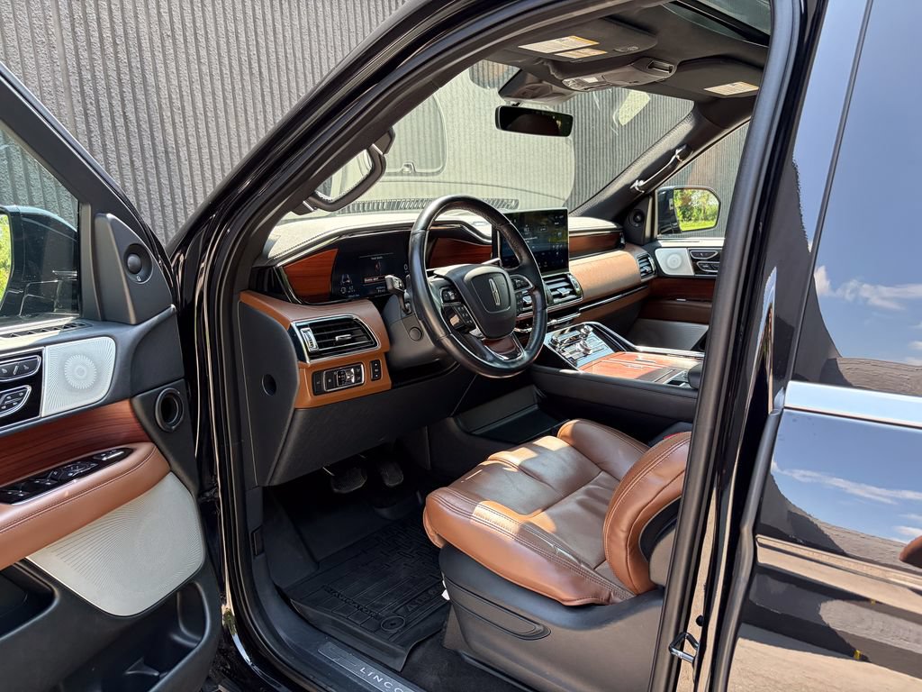 Certified 2022 Lincoln Navigator L Reserve AWD/4WD image 10