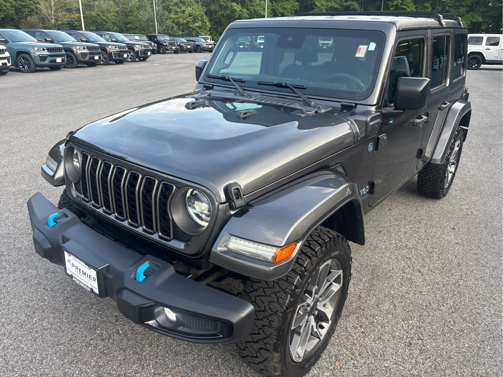 Used 2024 Jeep Wrangler Unlimited w/ Convenience Group AWD/4WD image 3