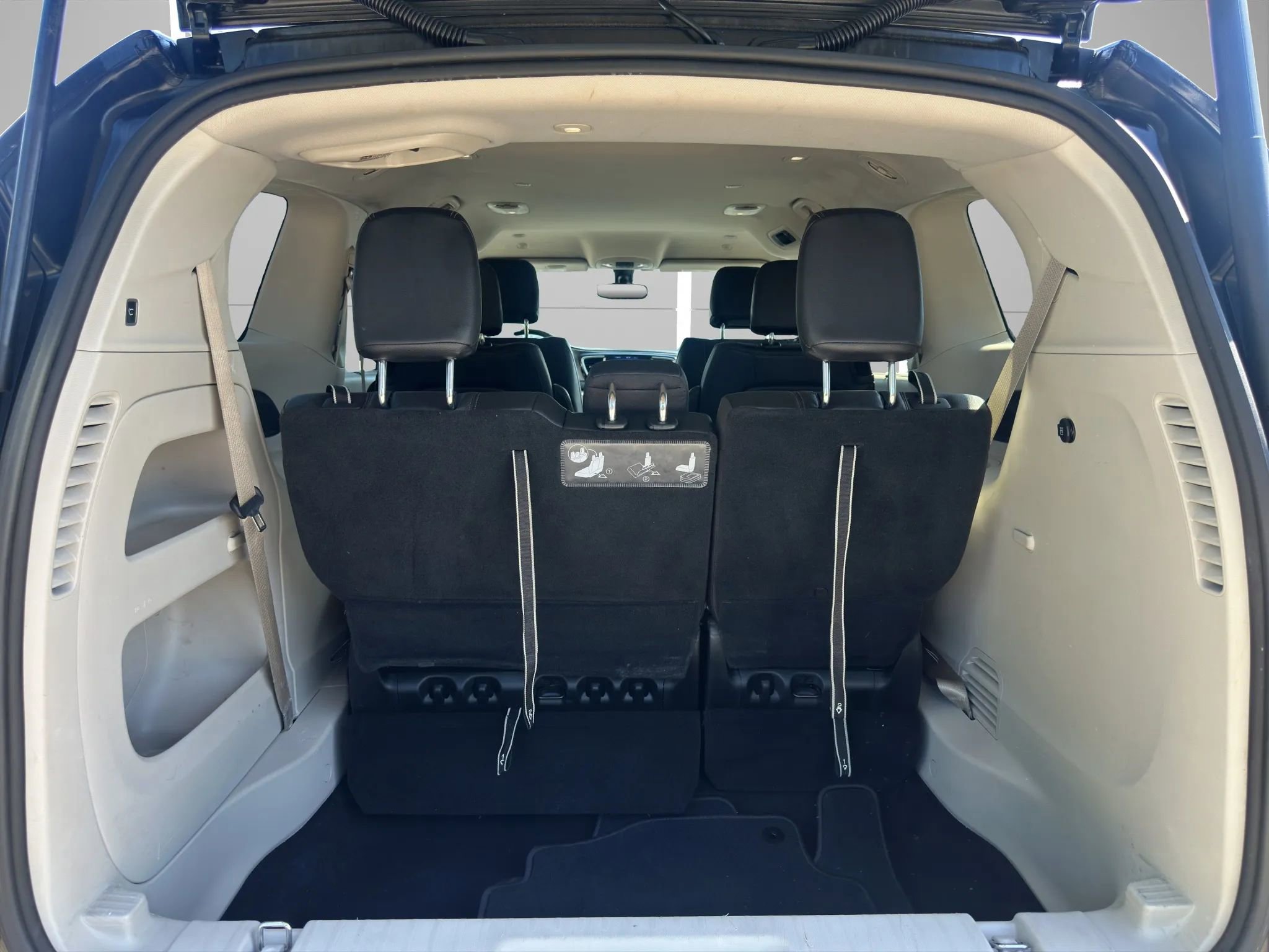 Used 2020 Chrysler Pacifica Touring-L FWD image 11