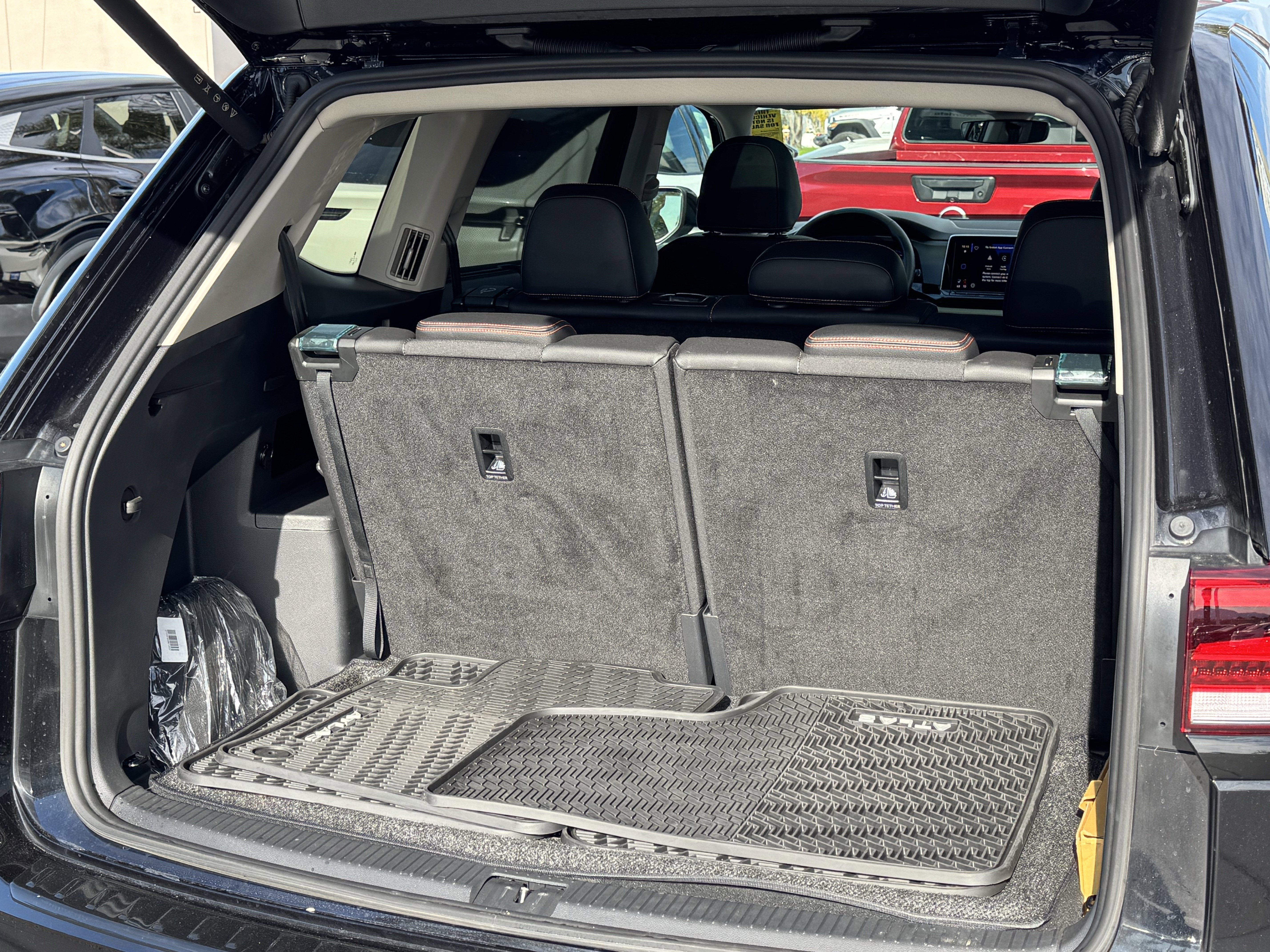 Certified 2025 Volkswagen Atlas Peak Edition SE image 40