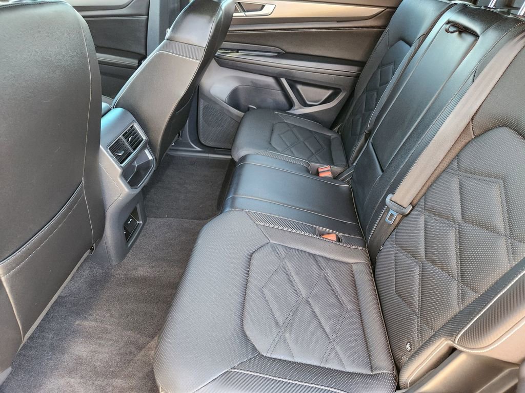 Used 2024 Volkswagen Atlas Cross Sport SE image 18