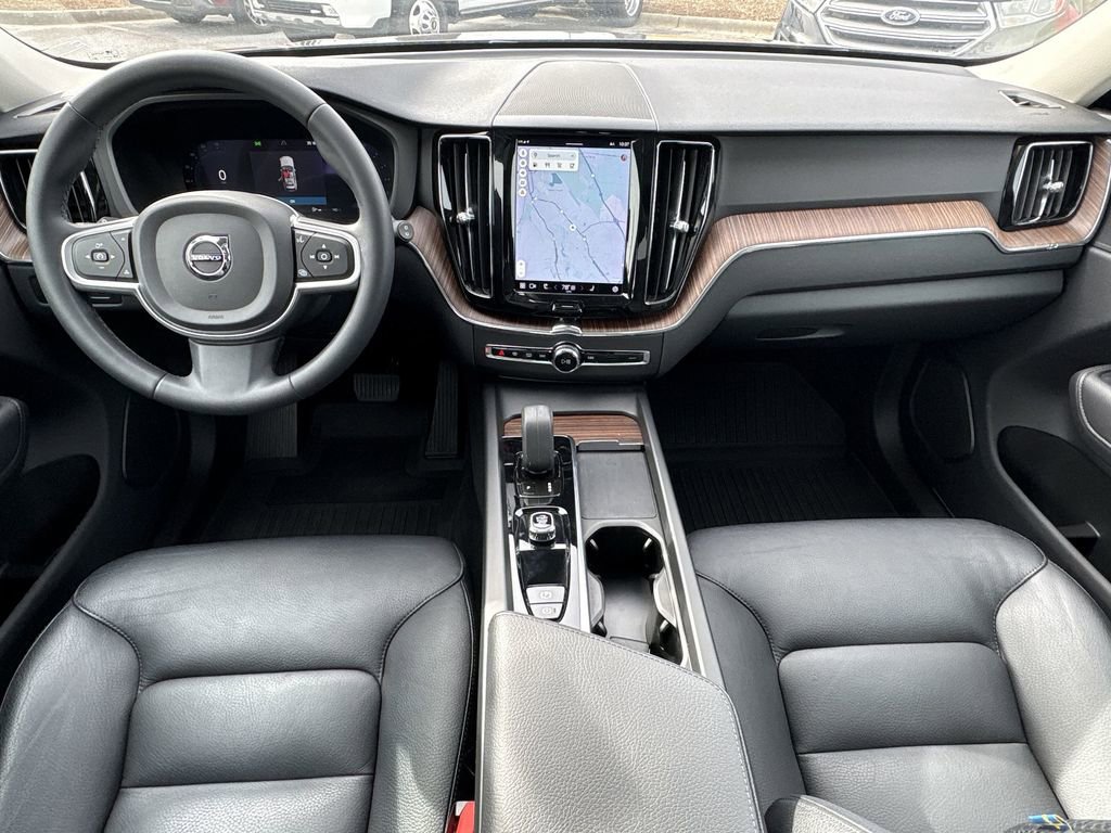 Used 2022 Volvo XC60 B5 Momentum w/ Climate Package image 21