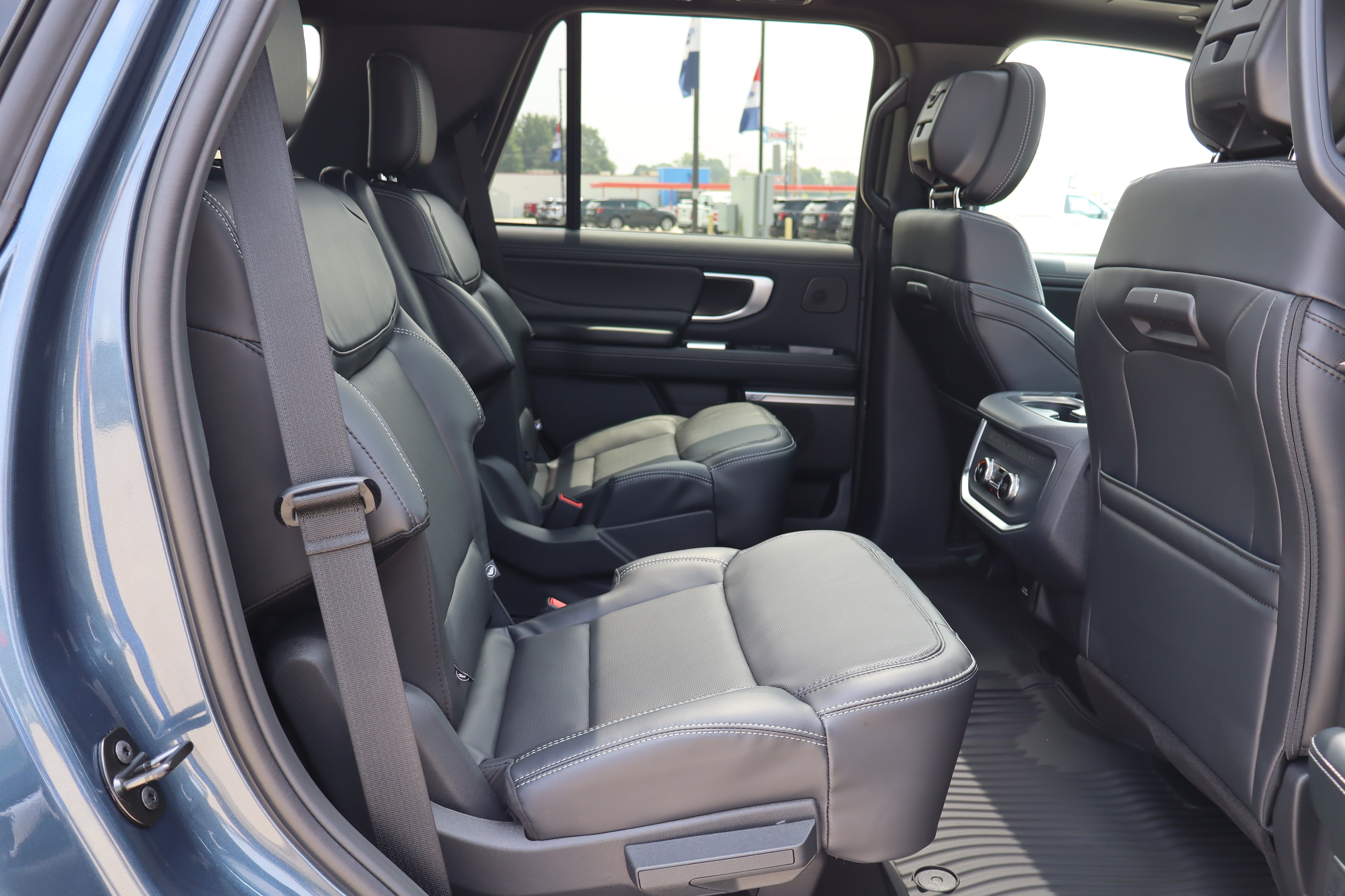 New 2027 Ford Expedition Platinum w/ Stealth Performance Package AWD/4WD image 13