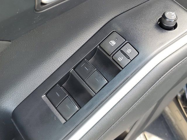 Used 2023 Toyota Highlander XLE image 18