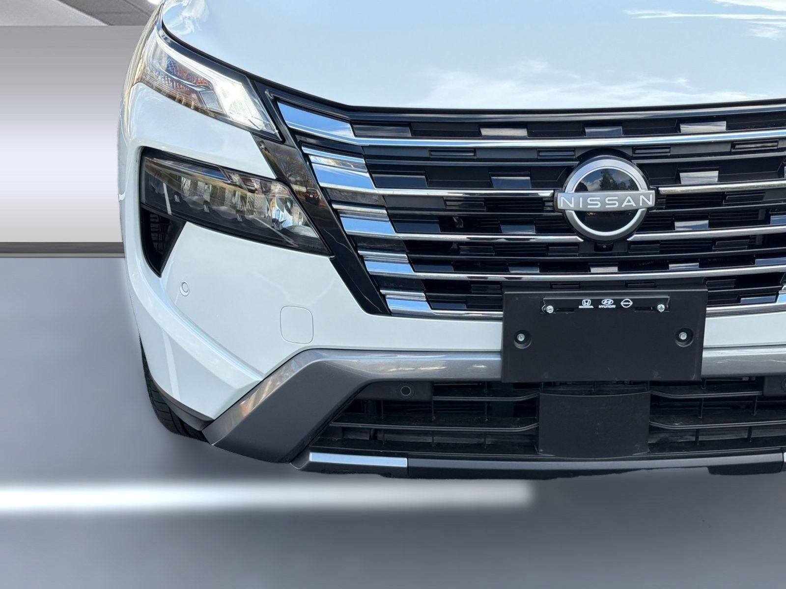 Used 2024 Nissan Rogue SL w/ SL Premium Package image 11