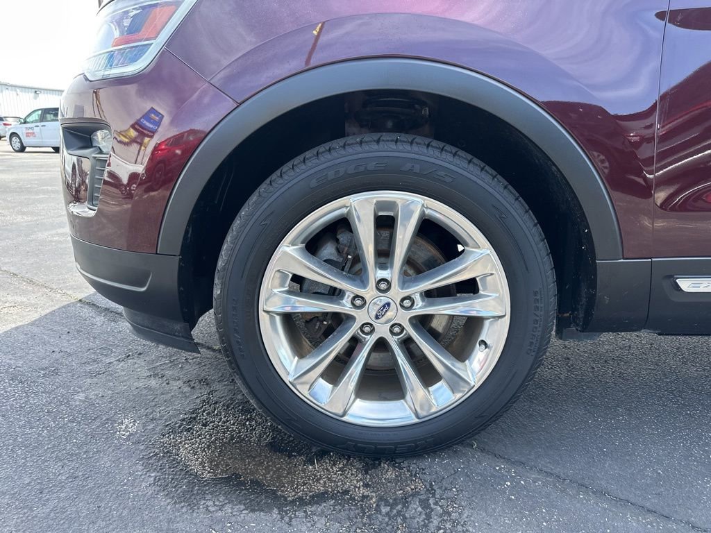 Used 2018 Ford Explorer XLT w/ Equipment Group 202A AWD/4WD image 21