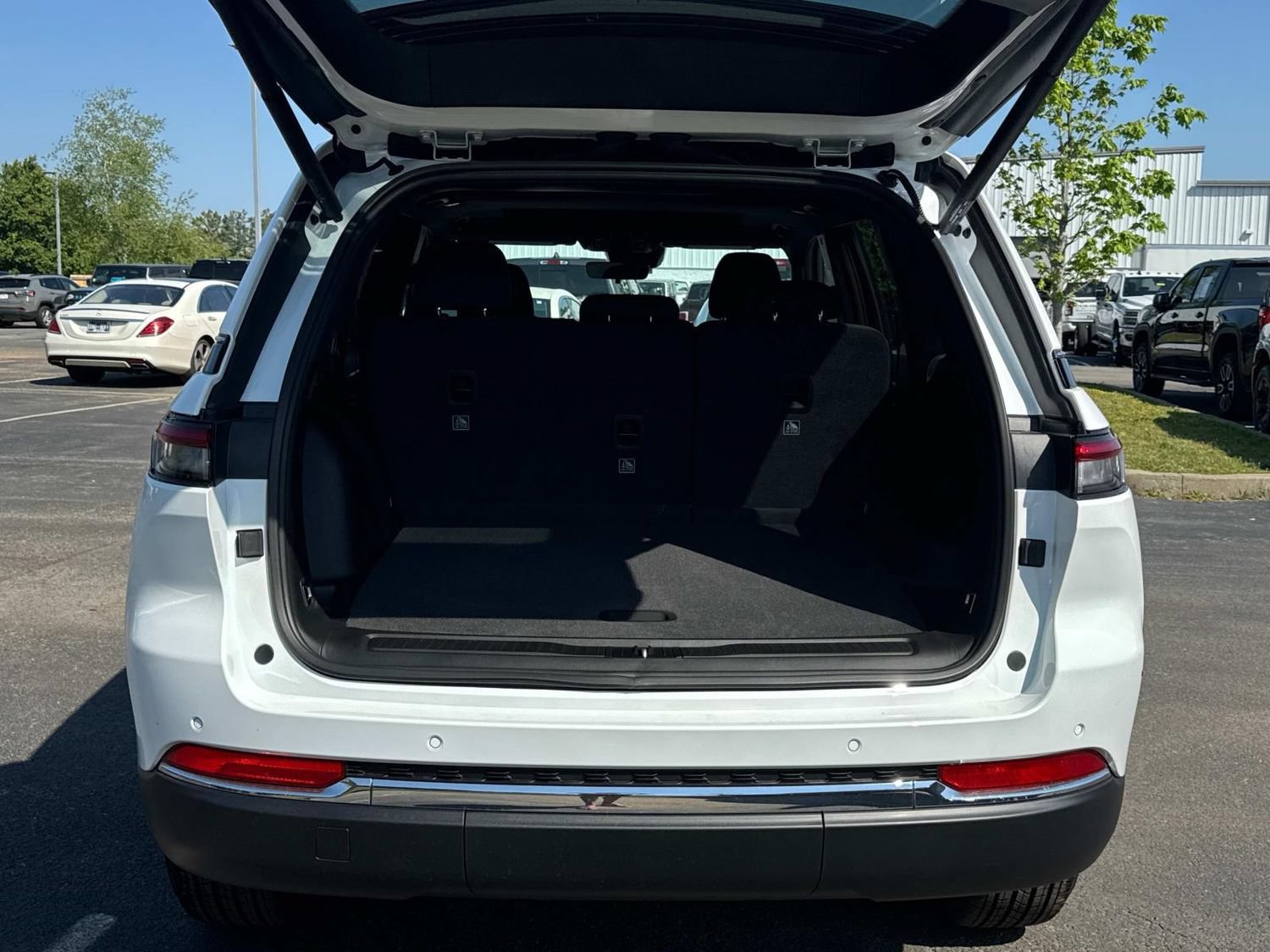 New 2026 Jeep Grand Cherokee Laredo X AWD/4WD image 16