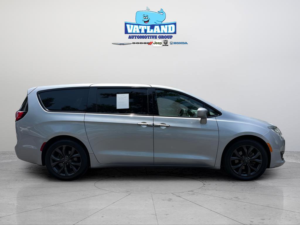 Used 2018 Chrysler Pacifica Touring Plus w/ S Appearance Package FWD image 6