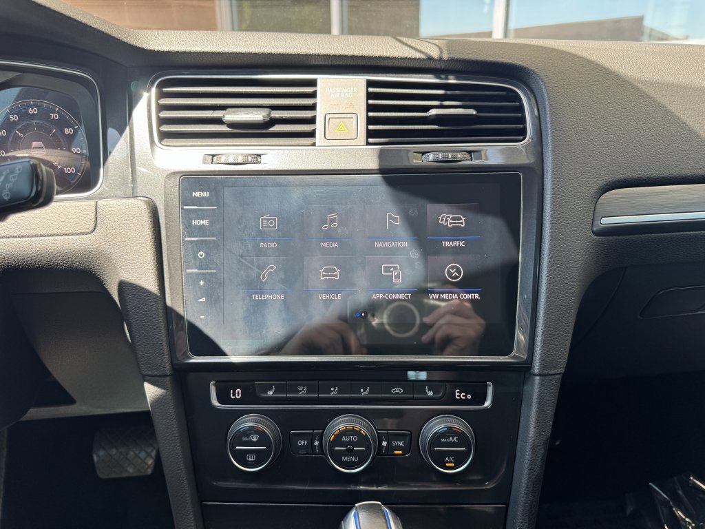 Used 2019 Volkswagen e-Golf SEL Premium image 21