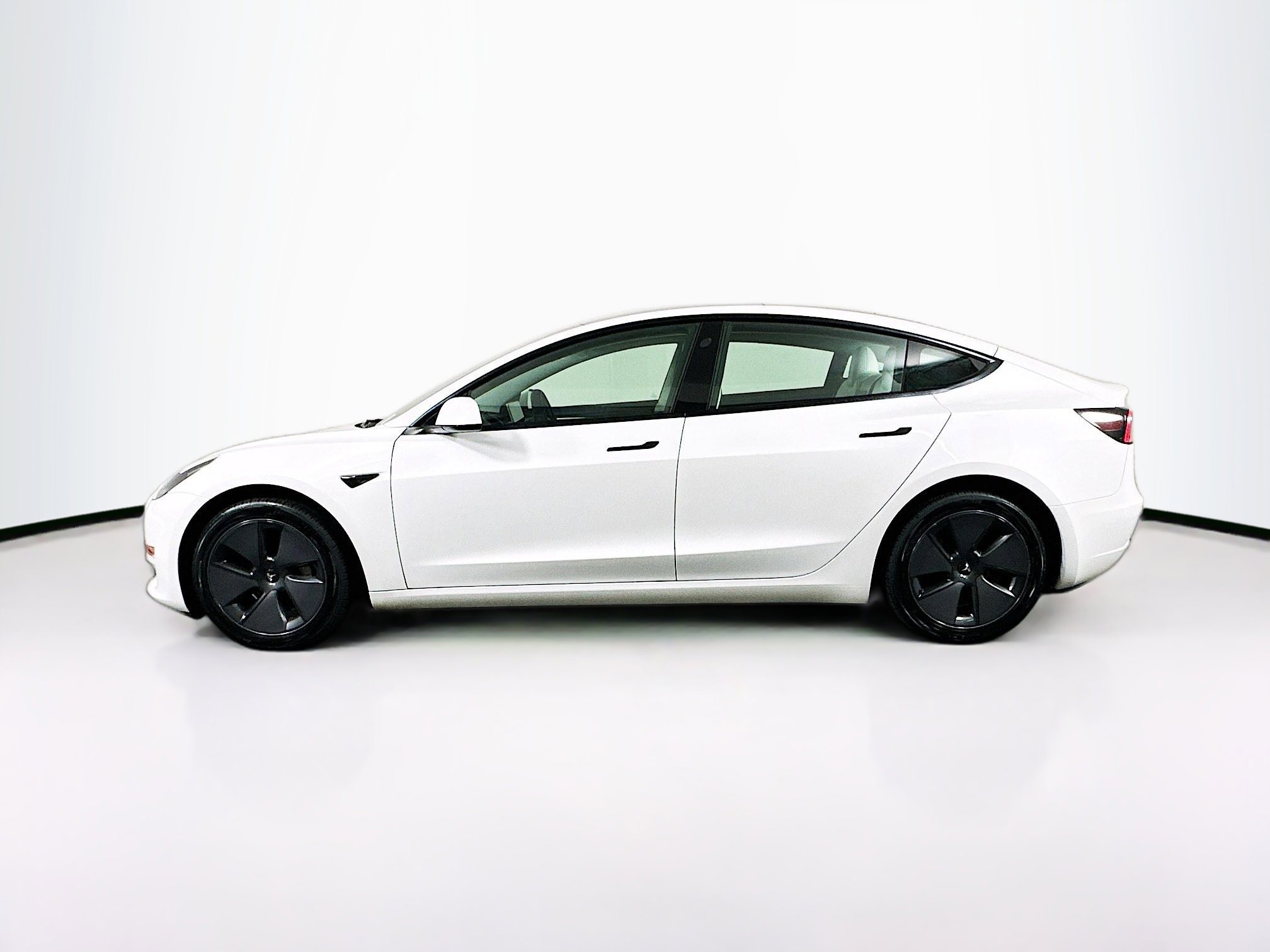 Used 2023 Tesla Model 3 Standard Range RWD image 4