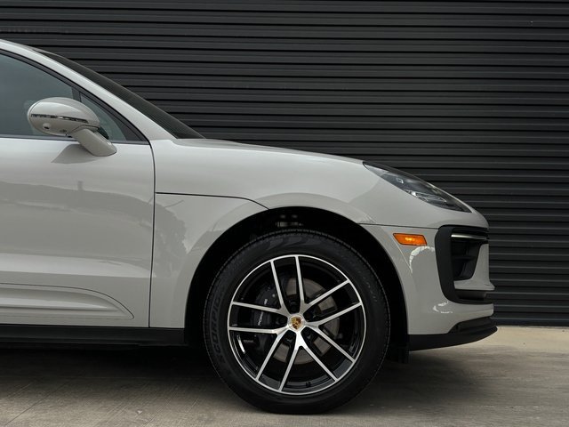 Used 2025 Porsche Macan image 11