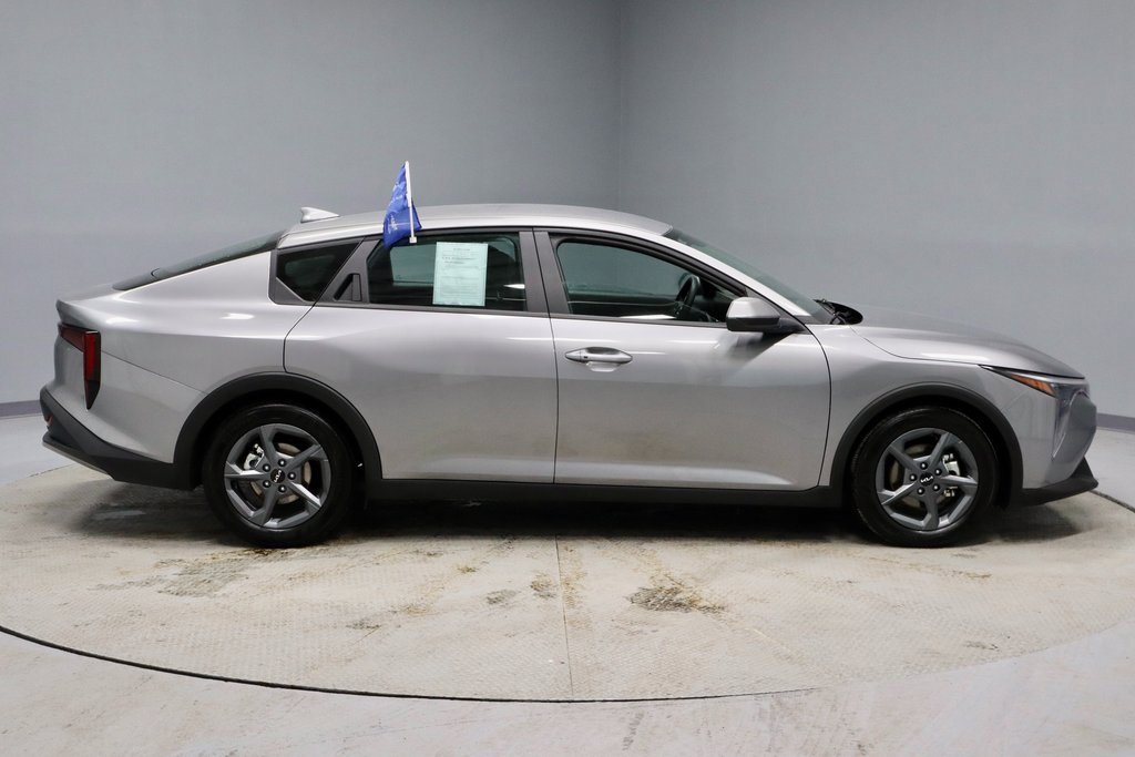 Used 2025 Kia K4 LXS image 5