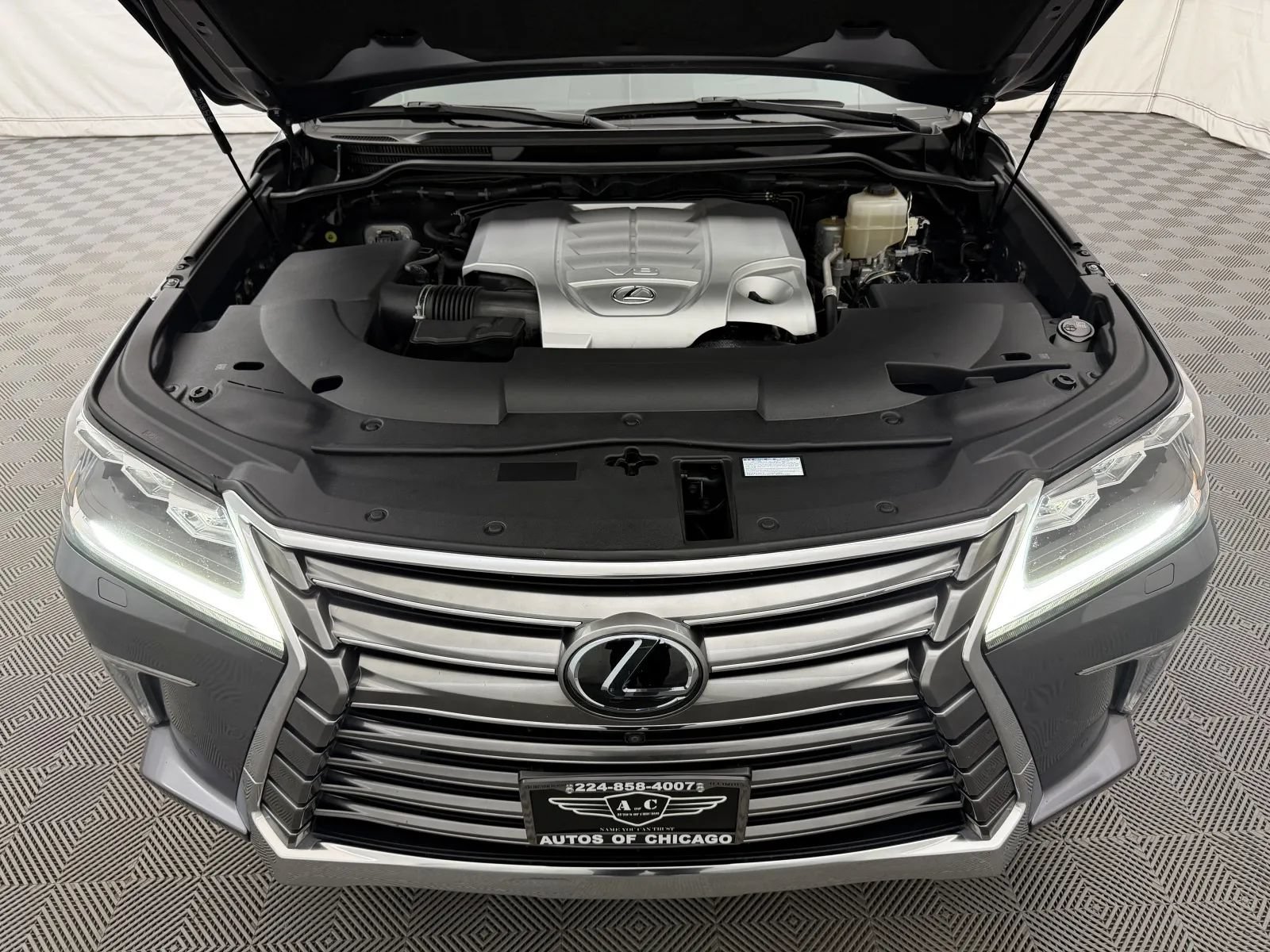 Used 2016 Lexus LX 570 4WD w/ Luxury Package image 38