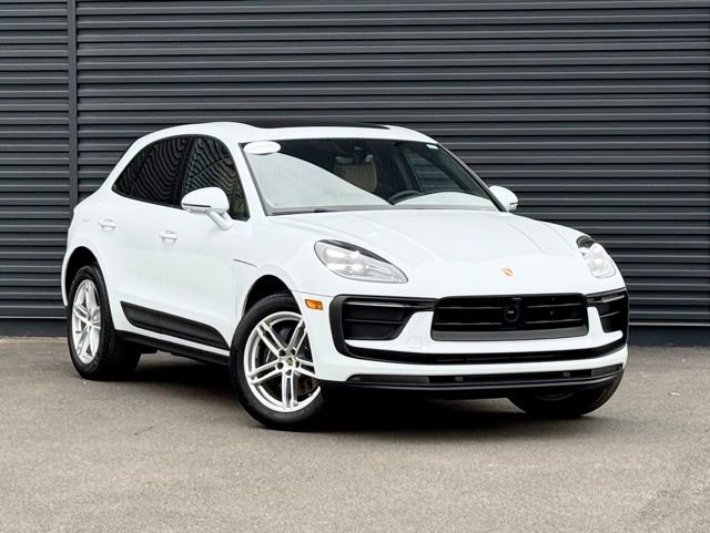 Certified 2025 Porsche Macan image 9