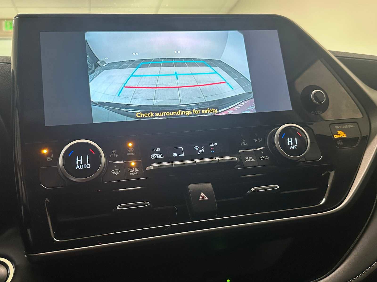 Certified 2025 Toyota Highlander XLE image 13