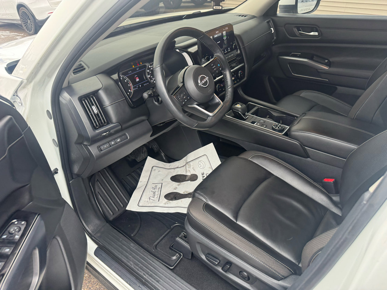 Used 2023 Nissan Pathfinder SL image 10