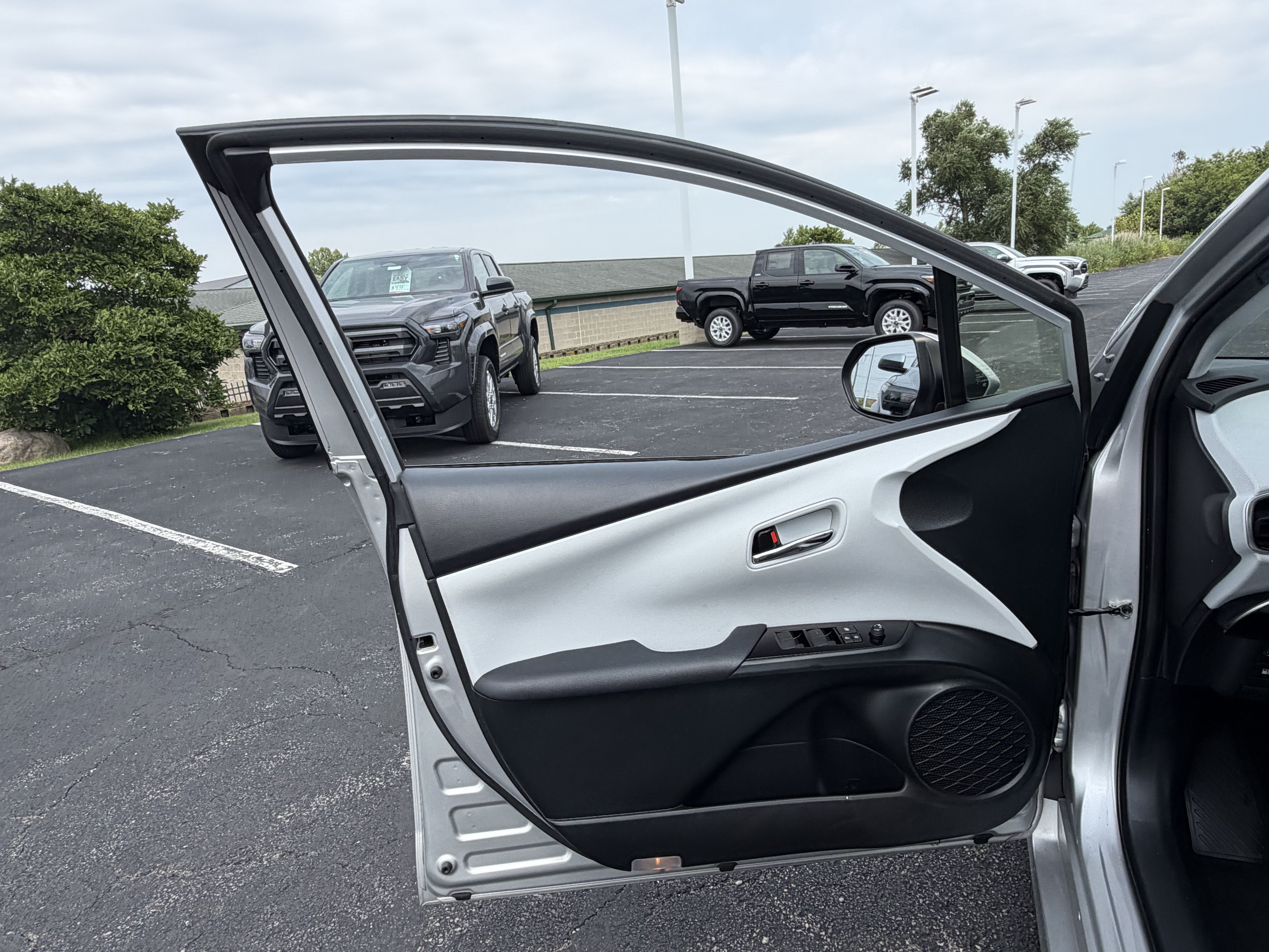 Used 2021 Toyota Prius Prime XLE FWD image 15