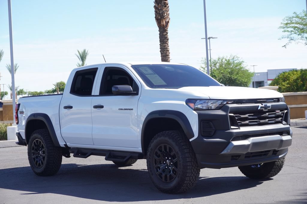 Used 2025 Chevrolet Colorado Trail Boss AWD/4WD image 4