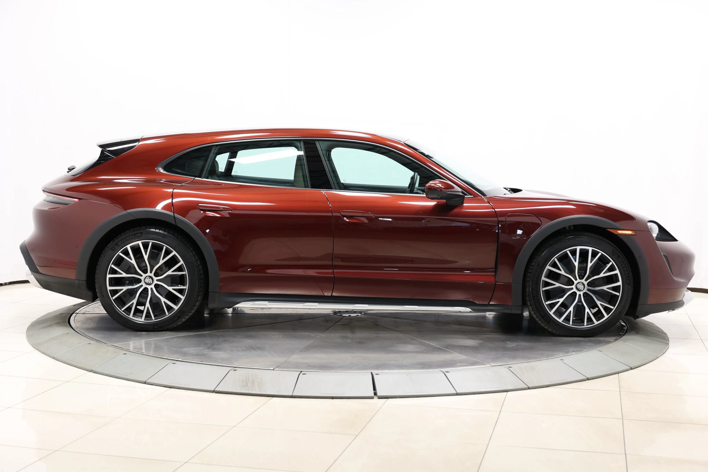 Used 2022 Porsche Taycan 4 Cross Turismo w/ Technology Package AWD/4WD image 62