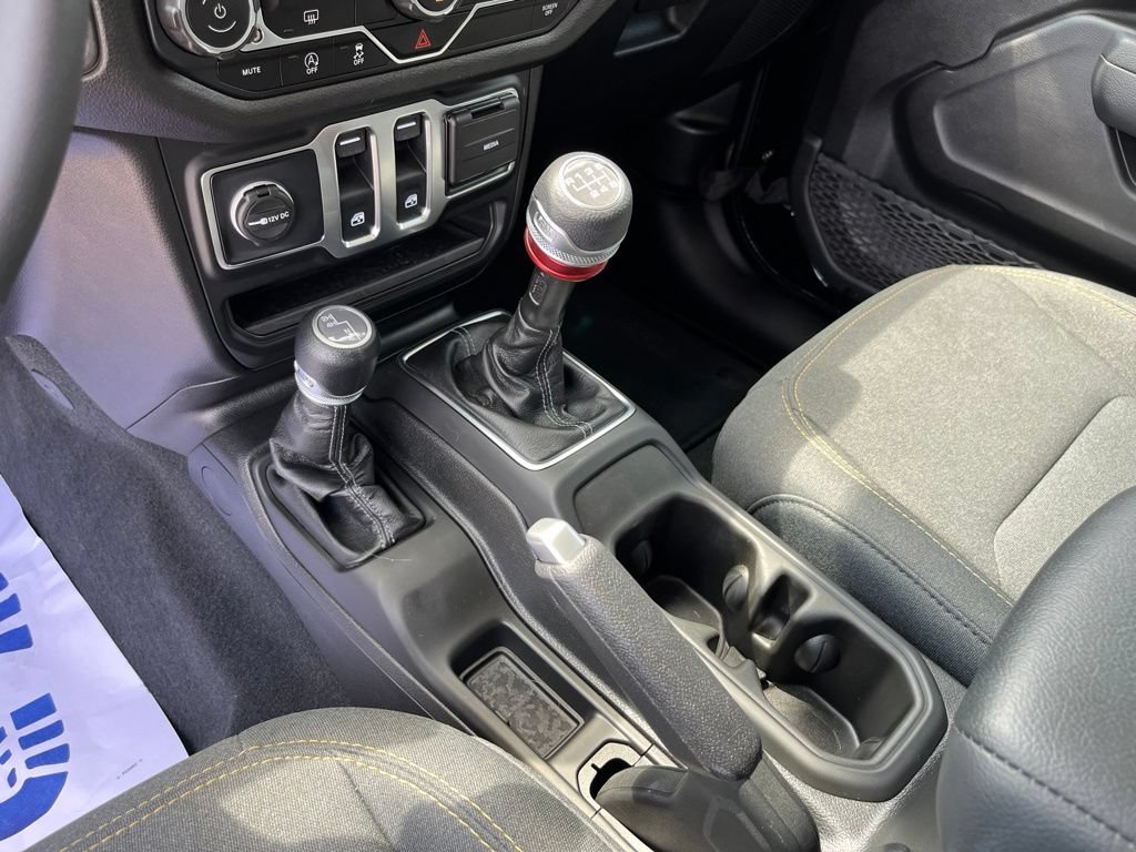 Used 2025 Jeep Wrangler Sport AWD/4WD image 13