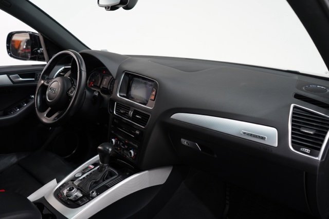 Used 2017 Audi Q5 2.0T Premium Plus w/ Technology Package image 16