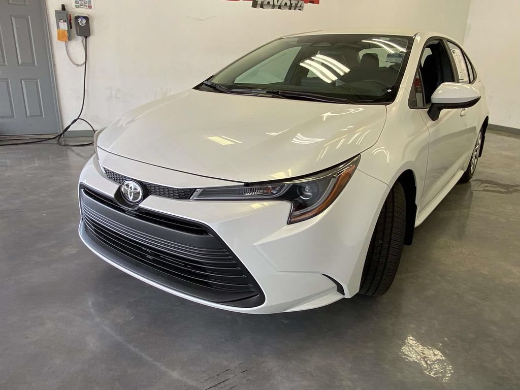 Used 2026 Toyota Corolla LE FWD image 7