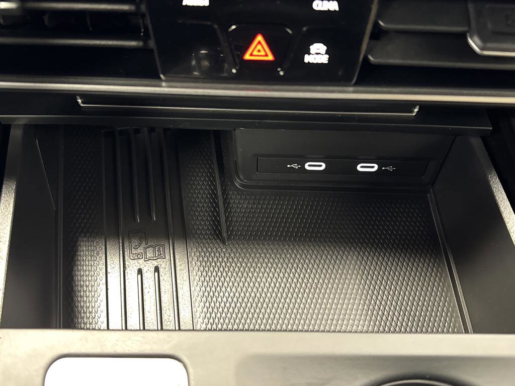 Used 2025 Volkswagen Atlas Cross Sport SE image 21