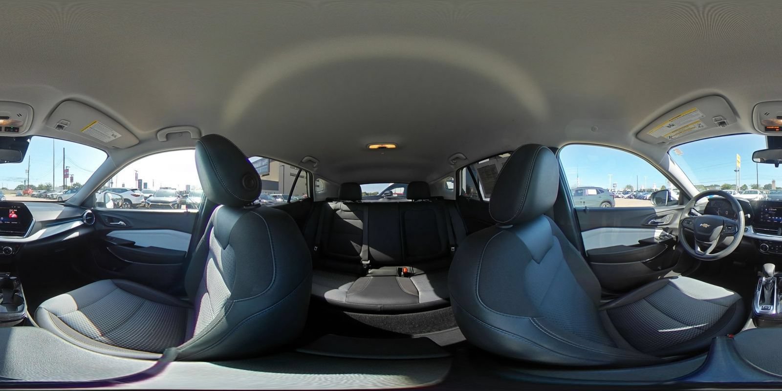 Used 2025 Chevrolet Trax LT FWD image 41