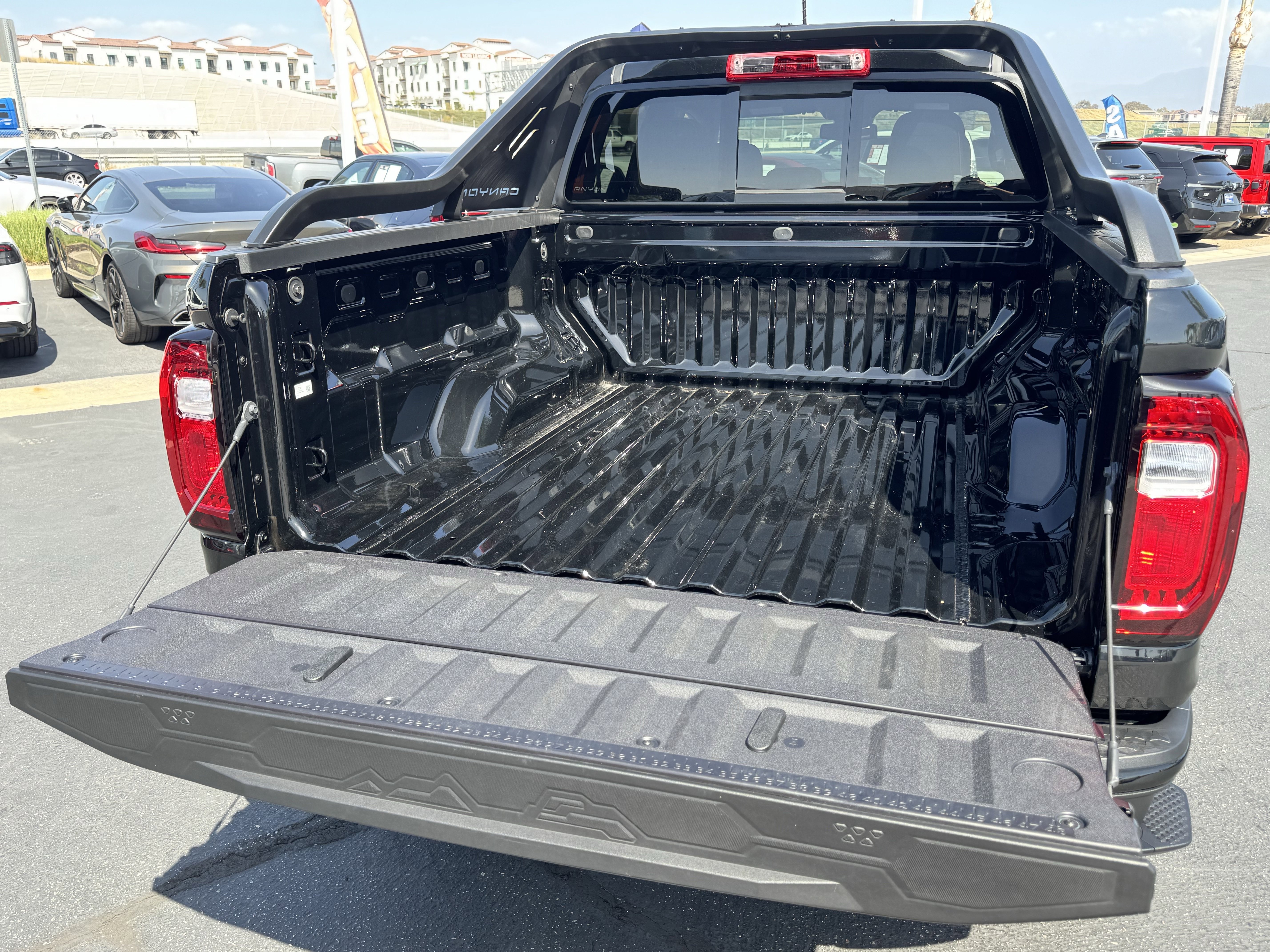 Used 2025 GMC Canyon AT4 w/ Nightfall Edition AWD/4WD image 39