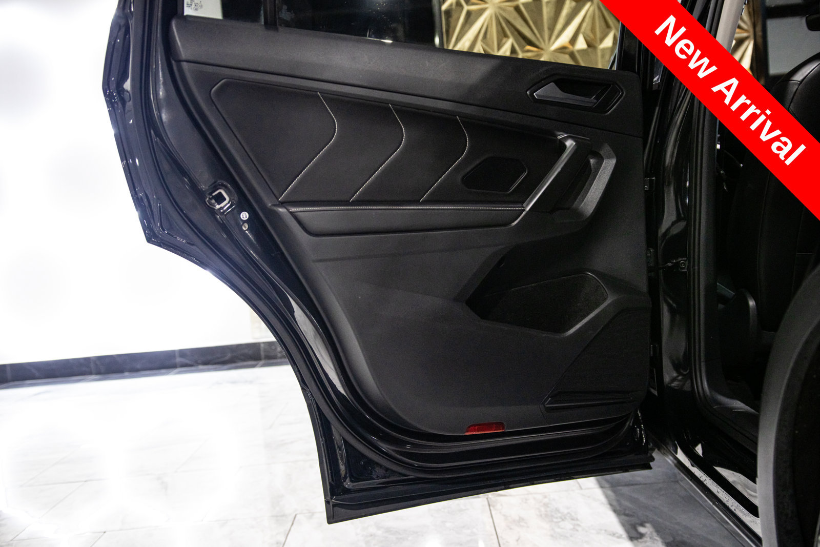 Used 2024 Volkswagen Tiguan SE AWD/4WD image 23