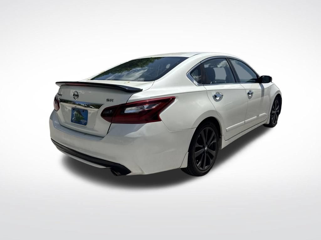 Used 2017 Nissan Altima 2.5 SR w/ Midnight Edition Package FWD image 5