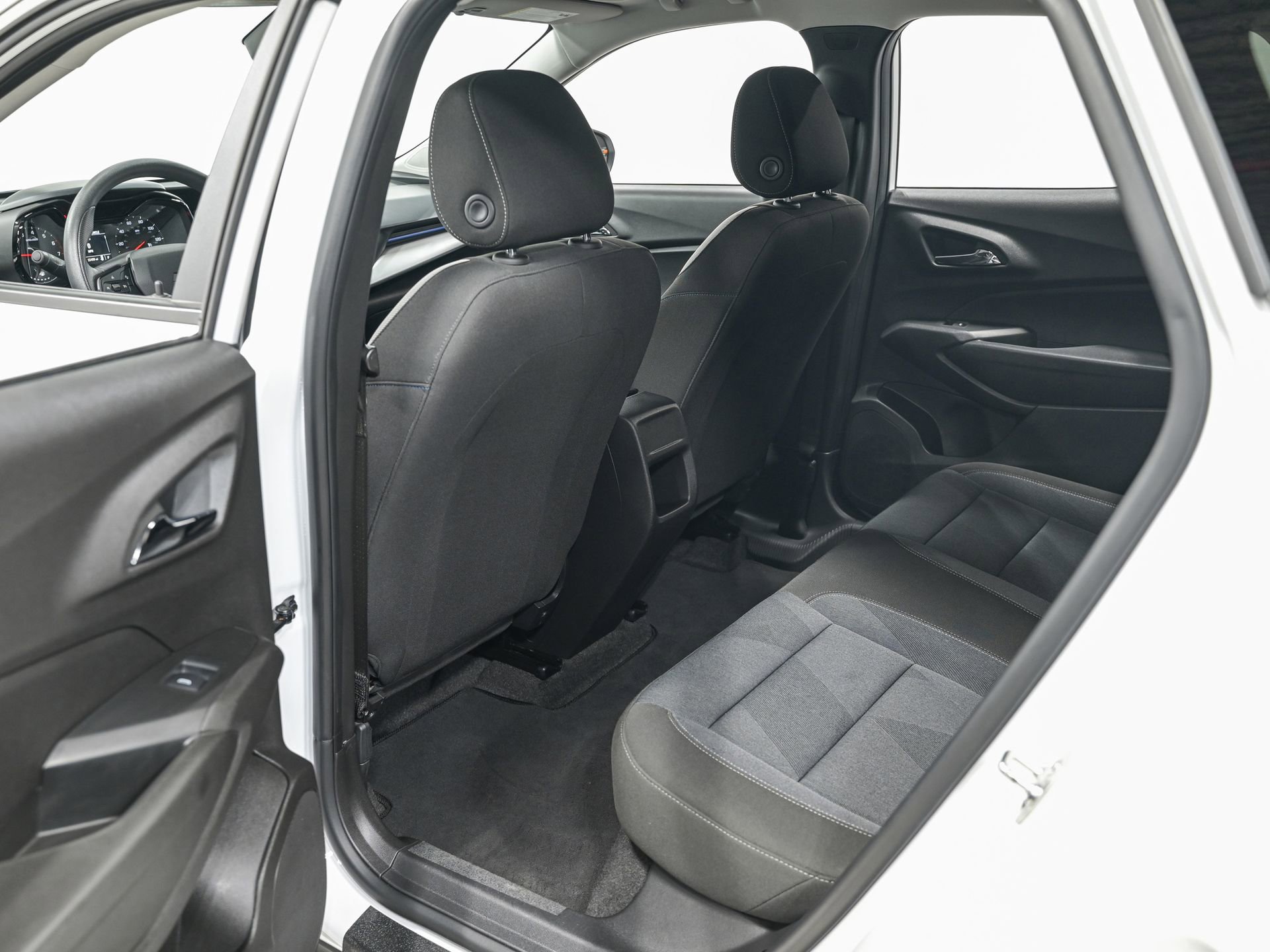 Used 2024 Chevrolet Trax LS w/ LS Convenience Package FWD image 27