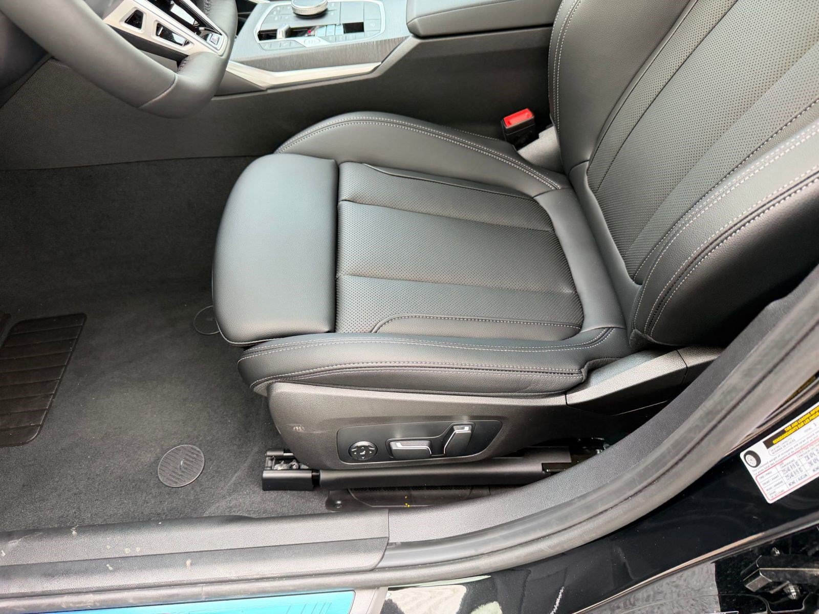 New 2026 BMW 330i Sedan w/ M Sport Package RWD image 13