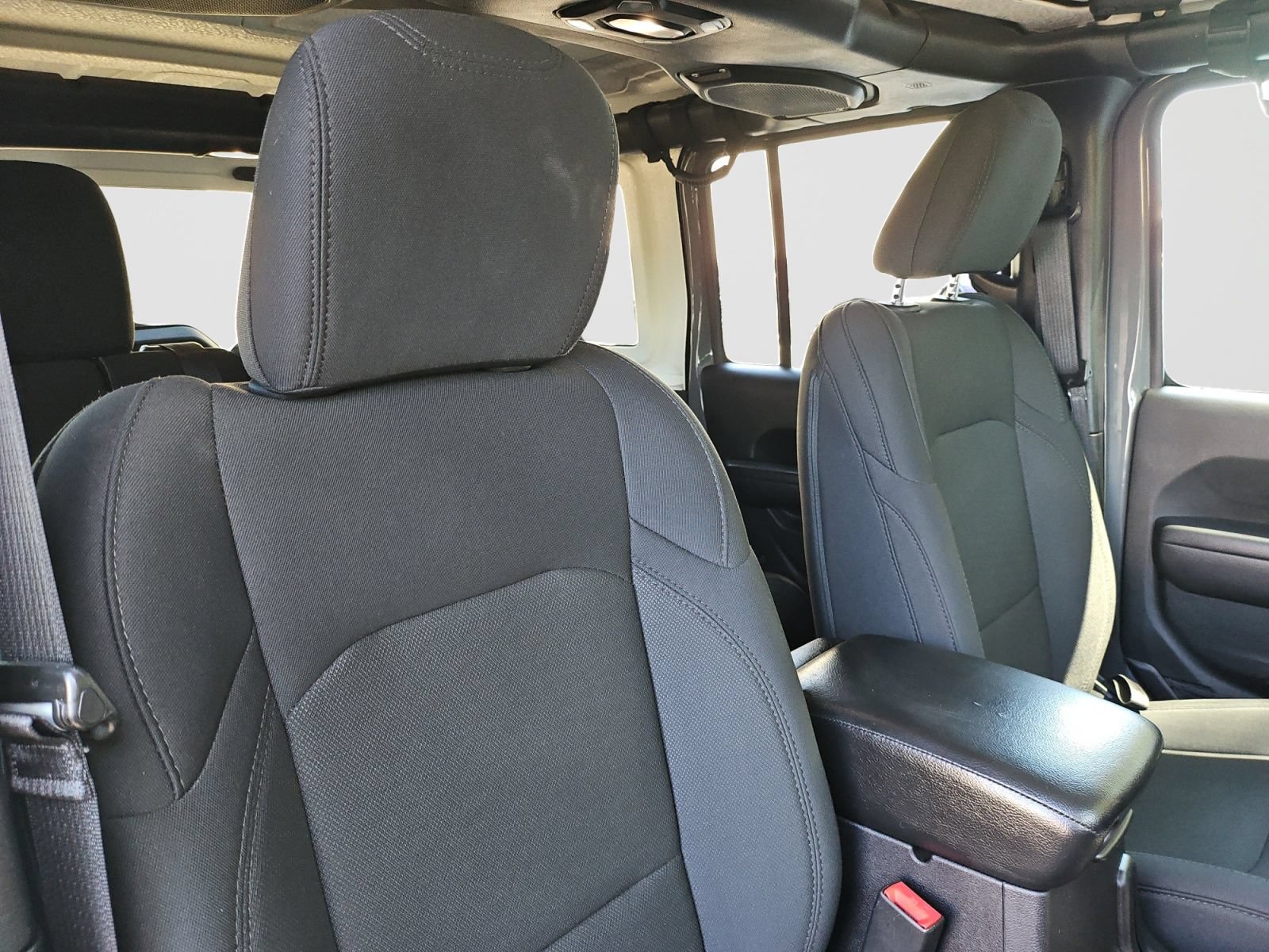 Used 2018 Jeep Wrangler Unlimited Sport S AWD/4WD image 16