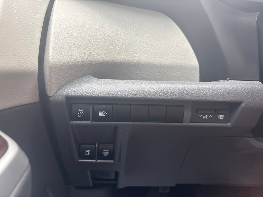 Used 2024 Toyota Sienna LE AWD/4WD image 4